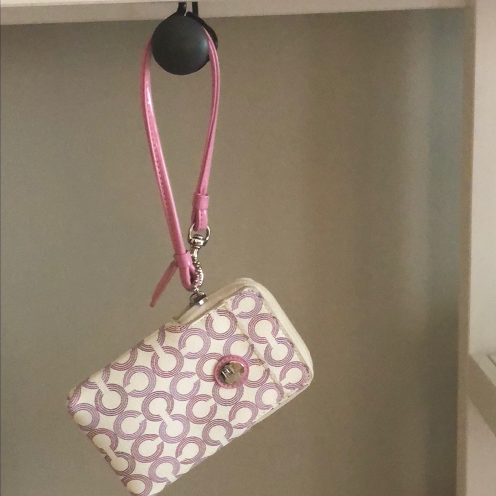 ❗️ SOLD ❗️Coach Wristlet